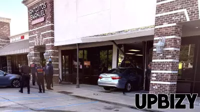 Vehicle Collides with Business in Ridgeland